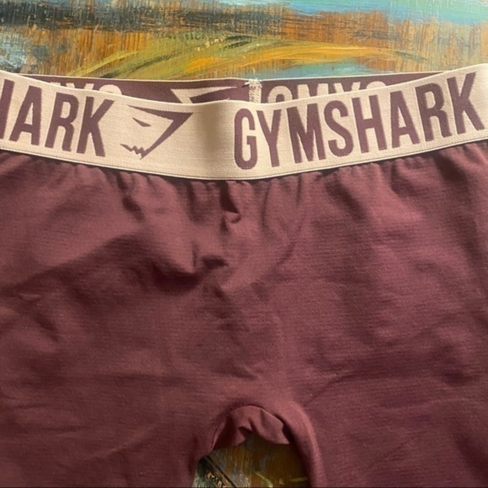 Really Clean Gym Shark Burgundy Leggings Size Small - Picture 3 of 6